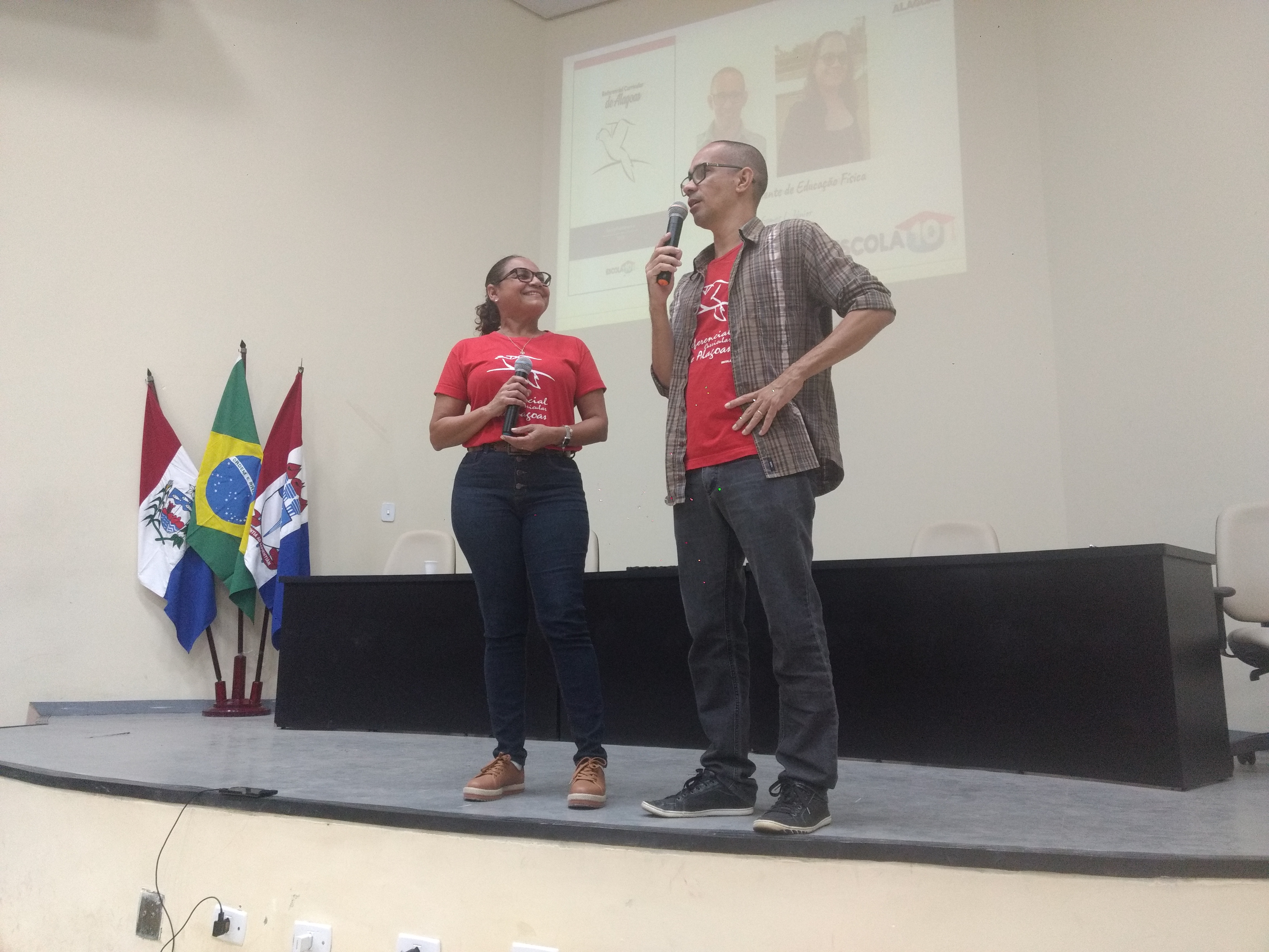 seminário sobre área de linguagens no Novo Currículo Alagoano