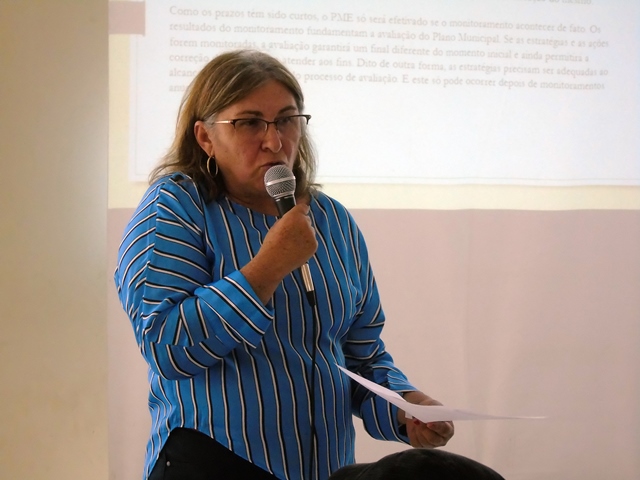 Secretária de Educação Fátima Pereira. 