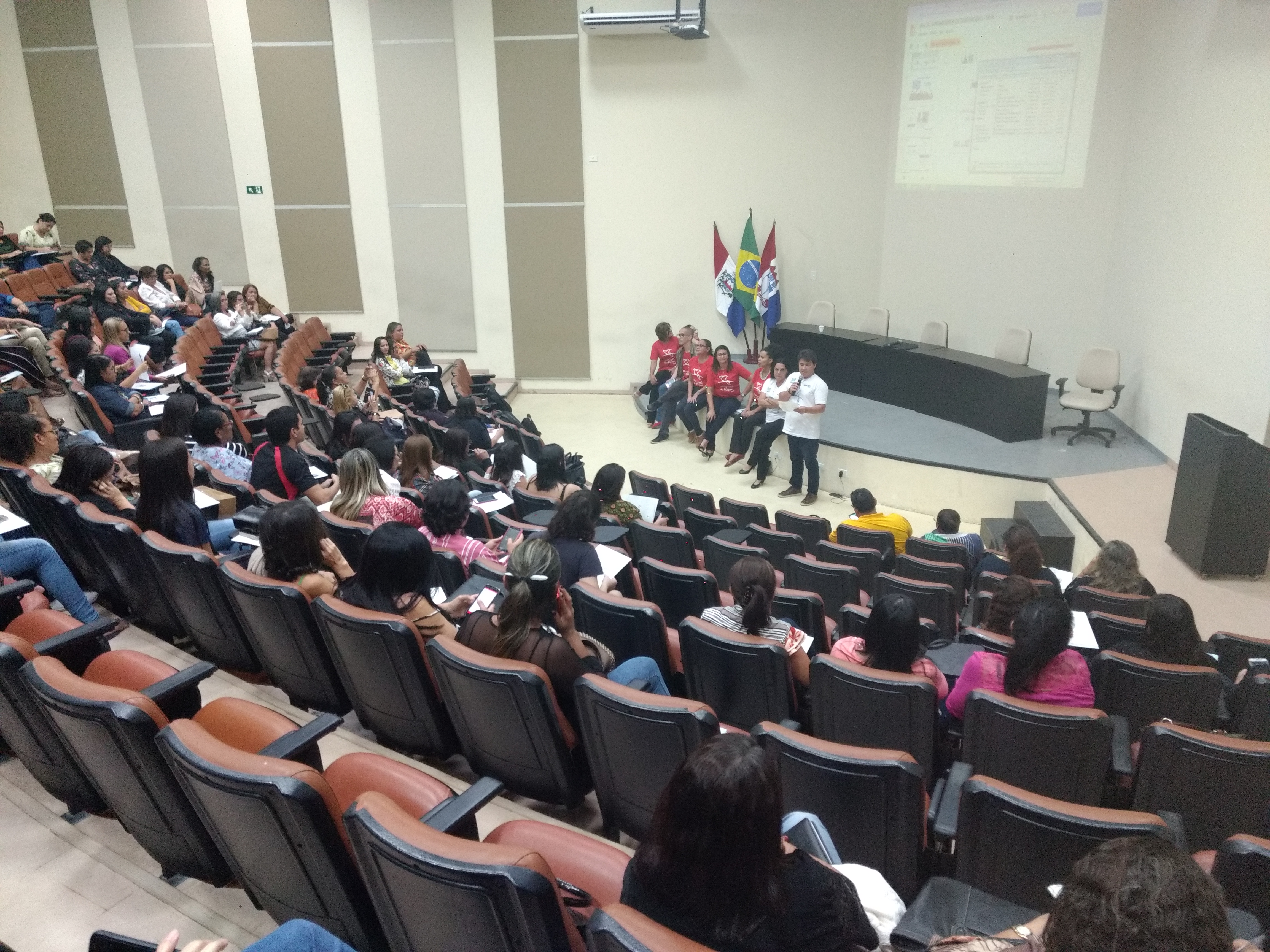 seminário sobre área de linguagens no Novo Currículo Alagoano