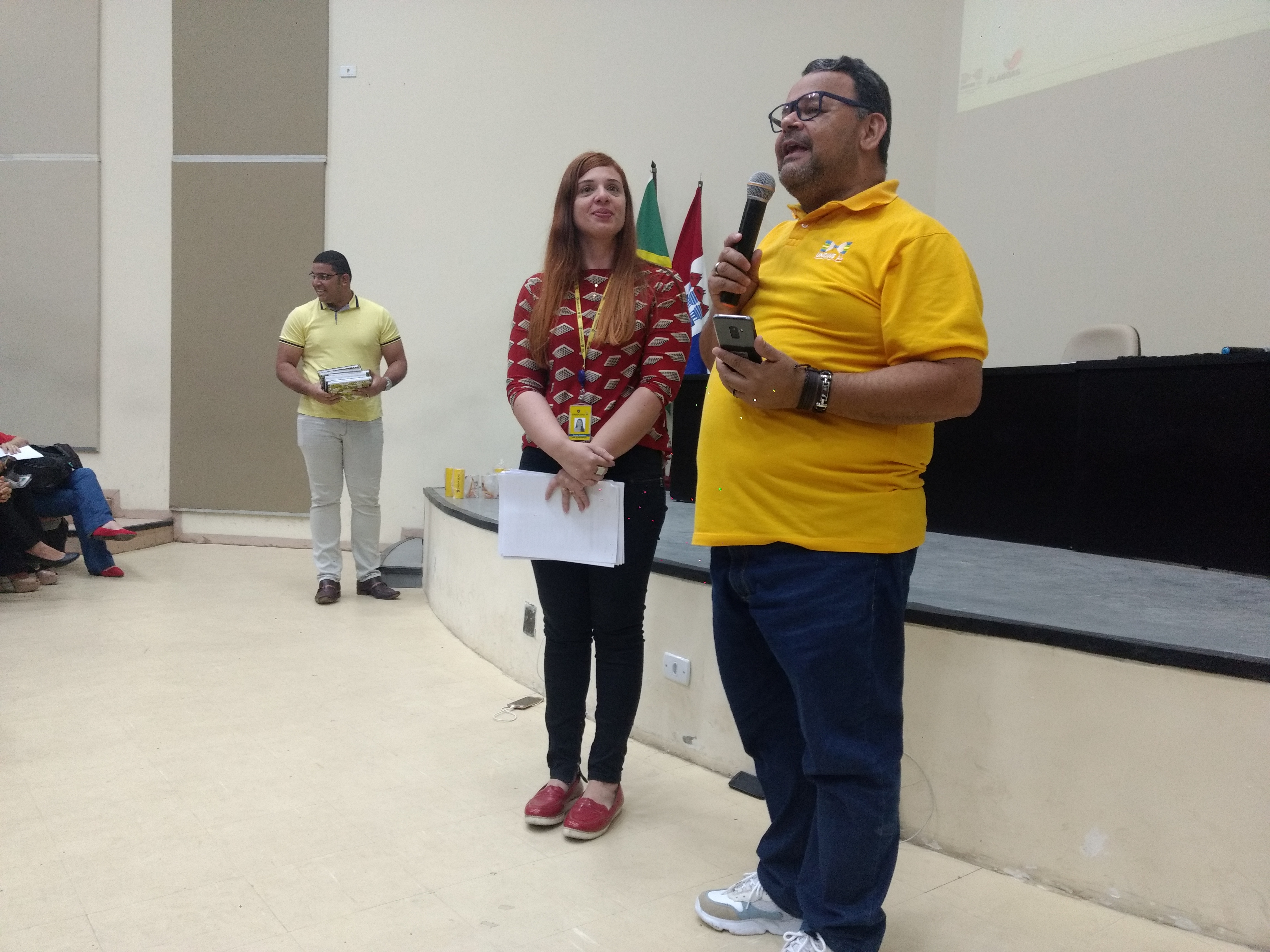 seminário sobre área de linguagens no Novo Currículo Alagoano