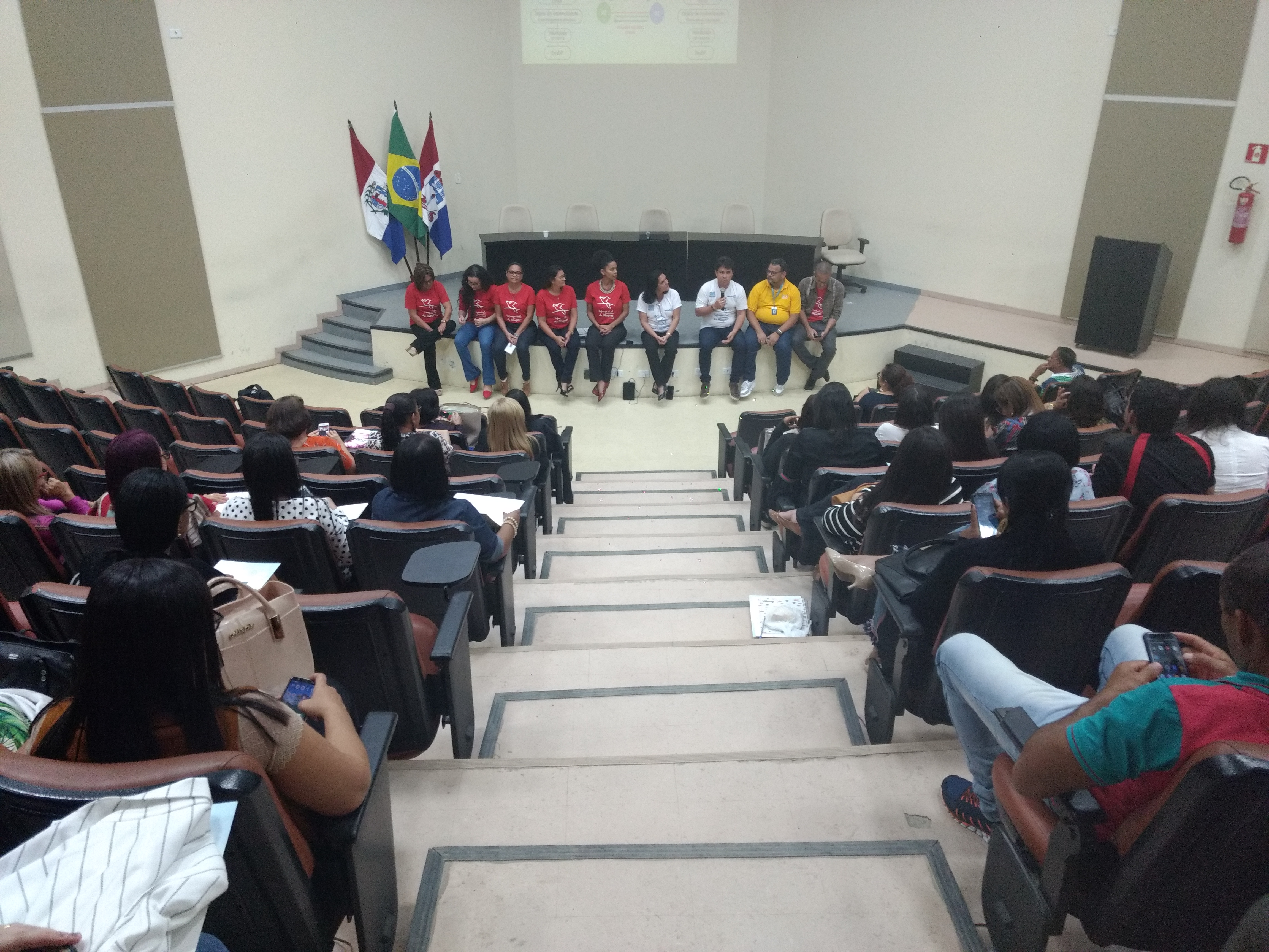 seminário sobre área de linguagens no Novo Currículo Alagoano