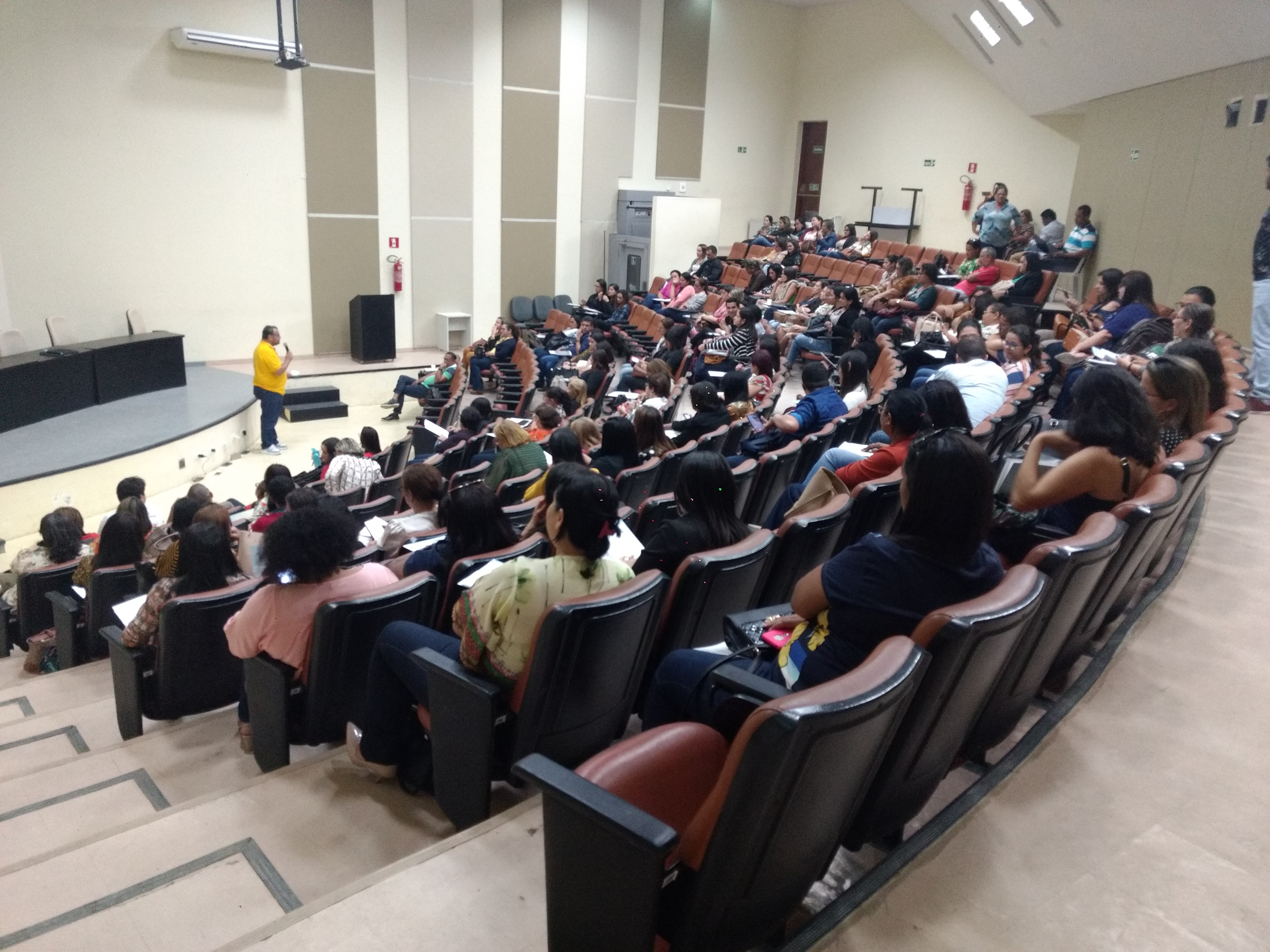 seminário sobre área de linguagens no Novo Currículo Alagoano
